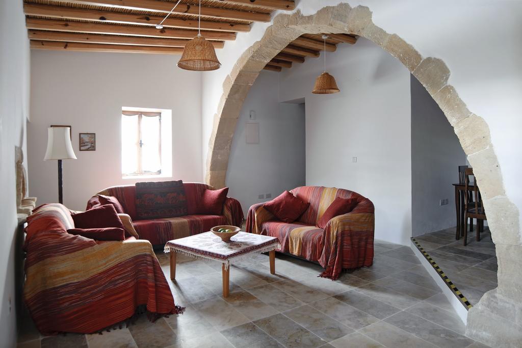Palm Tree Oriental House And Homestay Polis Zimmer foto